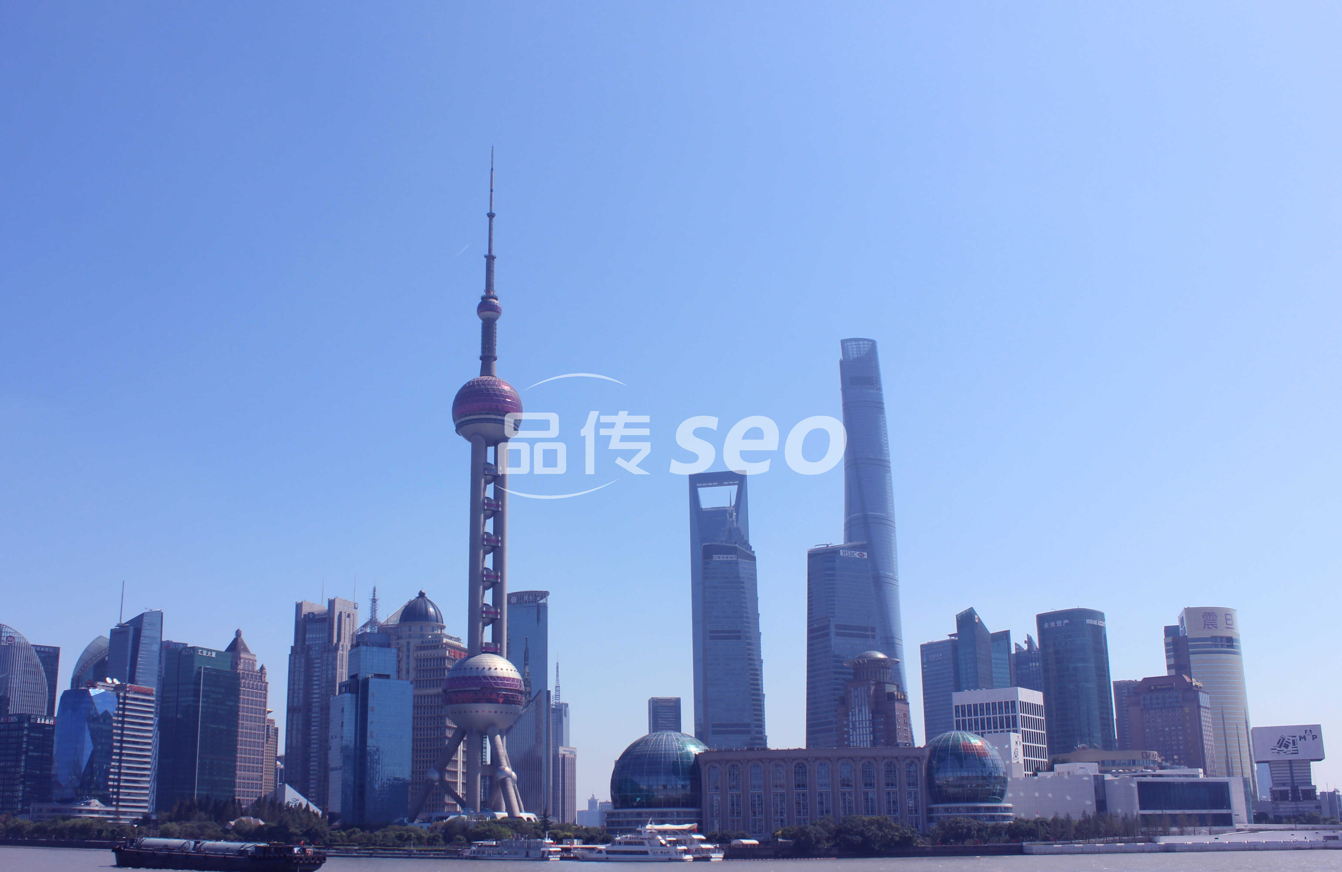 沉浸式内容与视频嵌入在旅游SEO中的作用